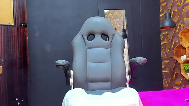 Snapshot of deyy_madissonn chatting on January 11, 9:57 pm deyy madissonn online show from January 11, 9:57 pm