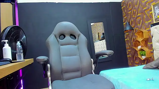 Snapshot of deyy_madissonn chatting on January 14, 7:53 pm deyy madissonn online show from January 14, 7:53 pm