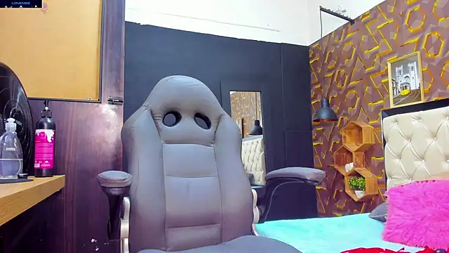 Snapshot of deyy_madissonn chatting on January 18, 8:19 pm deyy madissonn online show from January 18, 8:19 pm