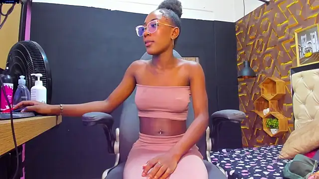 Snapshot of deyy_madissonn chatting on January 23, 8:24 pm deyy madissonn online show from January 23, 8:24 pm