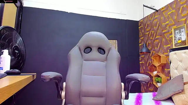 Snapshot of deyy_madissonn chatting on January 30, 9:36 pm deyy madissonn online show from January 30, 9:36 pm