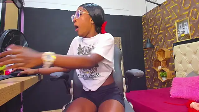 Snapshot of deyy_madissonn chatting on January 31, 8:12 pm deyy madissonn online show from January 31, 8:12 pm