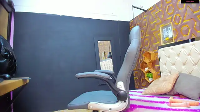 Snapshot of deyy_madissonn chatting on February 3, 8:35 pm deyy madissonn online show from February 3, 8:35 pm