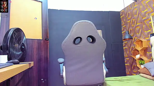 Snapshot of deyy_madissonn chatting on March 23, 3:54 am deyy madissonn online show from March 23, 3:54 am