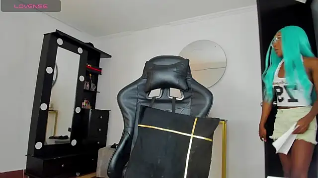 Snapshot of deyy_madissonn chatting on December 13, 8:47 pm deyy madissonn online show from December 13, 8:47 pm