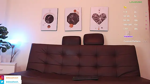 AleezaFrench online show from December 17, 1:49 pm