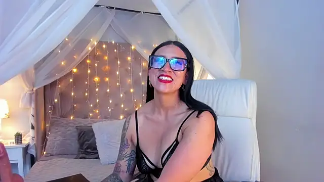 Snapshot of kira_moon__ chatting on March 13, 8:32 pm kira moon online show from March 13, 8:32 pm