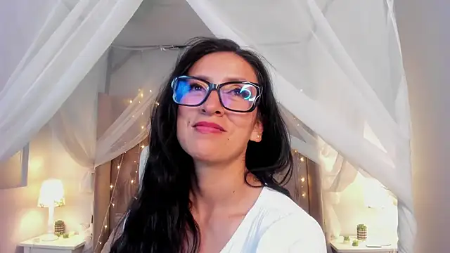 Snapshot of kira_moon__ chatting on March 16, 11:25 pm kira moon online show from March 16, 11:25 pm