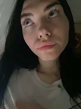 Snapshot of Lisaaa_Alisa chatting on February 12, 11:20 pm Lisaaa Alisa online show from February 12, 11:20 pm