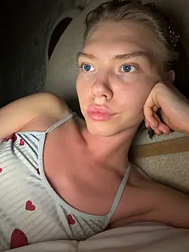 Snapshot of Lisaaa_Alisa chatting on June 28, 7:31 pm Lisaaa Alisa online show from June 28, 7:31 pm