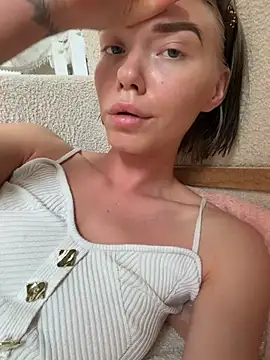 Snapshot of Lisaaa_Alisa chatting on June 29, 8:42 am Lisaaa Alisa online show from June 29, 8:42 am