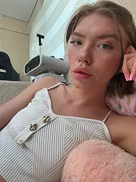 Snapshot of Lisaaa_Alisa chatting on July 20, 5:00 am Lisaaa Alisa online show from July 20, 5:00 am