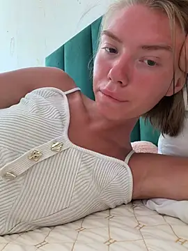 Snapshot of Lisaaa_Alisa chatting on July 31, 4:34 am Lisaaa Alisa online show from July 31, 4:34 am