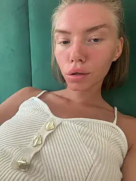 Snapshot of Lisaaa_Alisa chatting on August 1, 8:35 am Lisaaa Alisa online show from August 1, 8:35 am