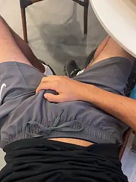 Snapshot of h0rnyguy001 chatting on February 17, 10:45 am h0rnyguy001 online show from February 17, 10:45 am