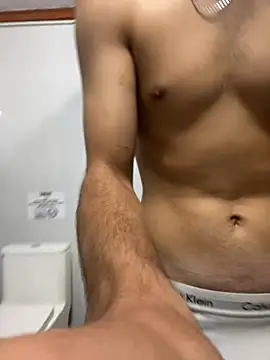 Snapshot of h0rnyguy001 chatting on February 20, 11:00 am h0rnyguy001 online show from February 20, 11:00 am