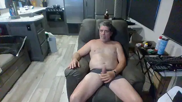 Snapshot of lateniter chatting on July 10, 5:15 pm lateniter online show from July 10, 5:15 pm