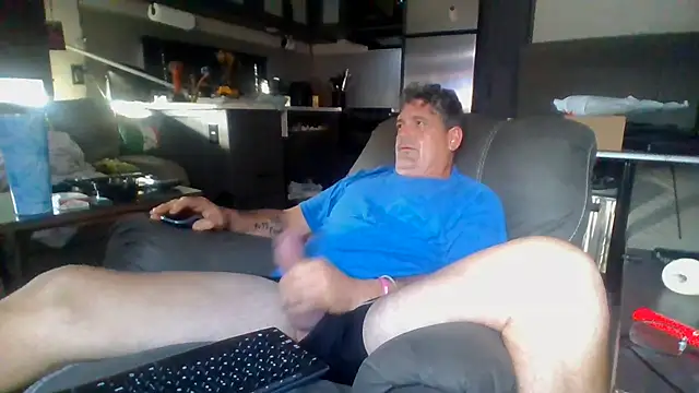 Snapshot of lateniter chatting on August 6, 12:51 pm lateniter online show from August 6, 12:51 pm