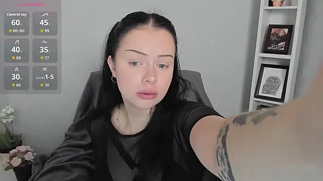 Snapshot of Lori__Hell chatting on June 7, 4:38 am Lori Hell online show from June 7, 4:38 am