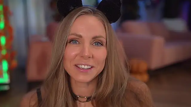 eva fashionista online show from October 29, 6:20 pm