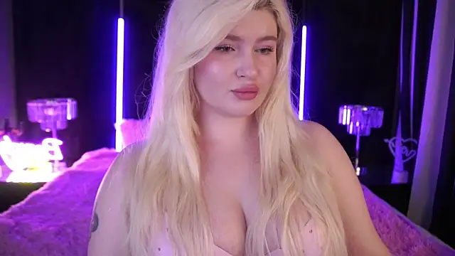 Snapshot of CocoSecretss chatting on December 8, 7:47 am CocoSecretss online show from December 8, 7:47 am