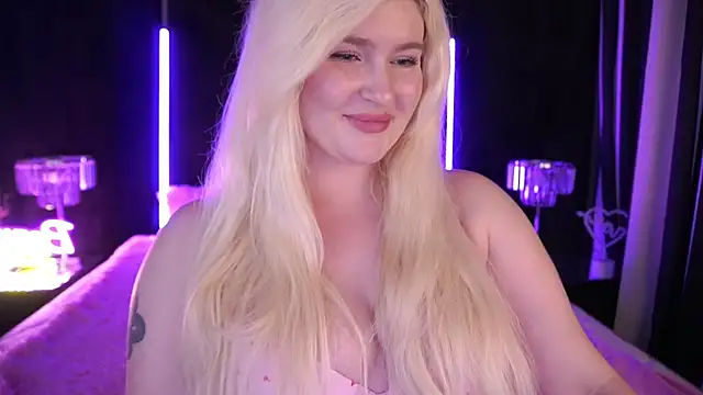 Snapshot of CocoSecretss chatting on December 8, 10:52 am CocoSecretss online show from December 8, 10:52 am