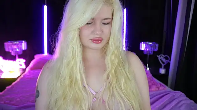 Snapshot of CocoSecretss chatting on December 19, 7:51 am CocoSecretss online show from December 19, 7:51 am