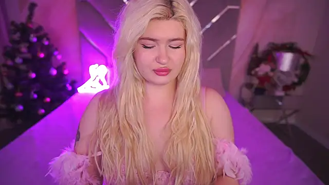 Snapshot of CocoSecretss chatting on January 4, 8:17 am CocoSecretss online show from January 4, 8:17 am