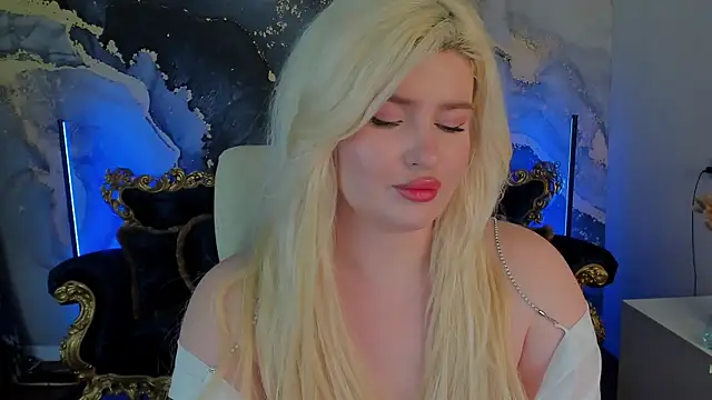 Snapshot of CocoSecretss chatting on February 5, 7:39 am CocoSecretss online show from February 5, 7:39 am