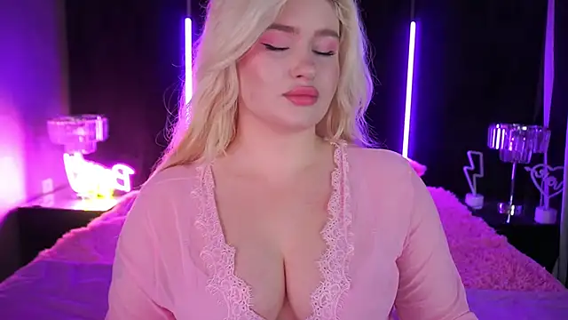 Snapshot of CocoSecretss chatting on February 10, 7:26 am CocoSecretss online show from February 10, 7:26 am