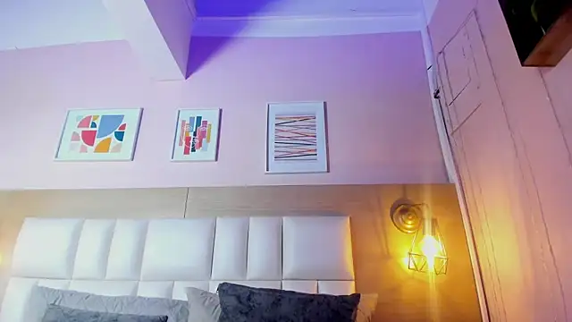 Dollar-girl online show from March 3, 5:50 pm