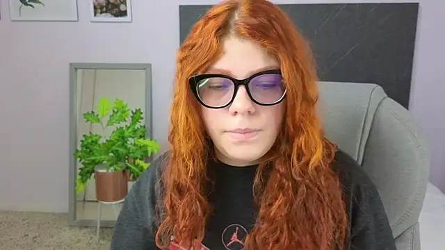 Snapshot of lucie_nicolls chatting on January 7, 7:38 pm lucie nicolls online show from January 7, 7:38 pm