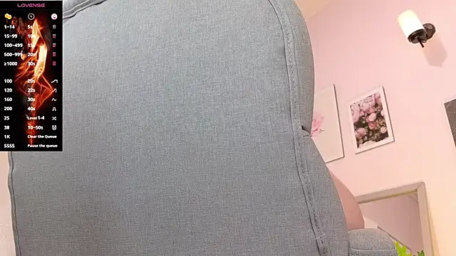 Snapshot of lucie_nicolls chatting on January 8, 10:48 pm lucie nicolls online show from January 8, 10:48 pm