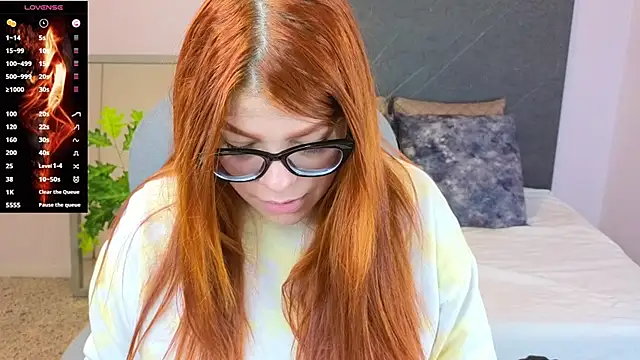 Snapshot of lucie_nicolls chatting on January 12, 1:11 am lucie nicolls online show from January 12, 1:11 am