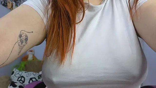 Snapshot of lucie_nicolls chatting on February 24, 3:23 am lucie nicolls online show from February 24, 3:23 am