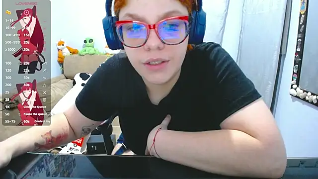 Snapshot of lucie_nicolls chatting on March 9, 1:04 am lucie nicolls online show from March 9, 1:04 am