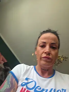 Snapshot of EmilyDiazofficial chatting on July 24, 7:06 am EmilyDiazofficial online show from July 24, 7:06 am