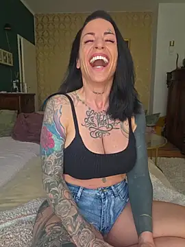 Snapshot of EmilyDiazofficial chatting on July 25, 11:41 am EmilyDiazofficial online show from July 25, 11:41 am