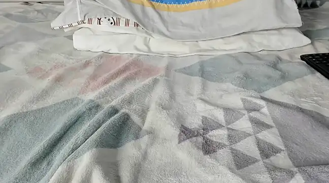 Snapshot of maybelline69 chatting on March 21, 5:21 am maybelline69 online show from March 21, 5:21 am