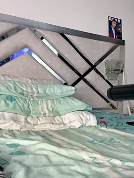 Snapshot of maybelline69 chatting on October 14, 8:26 am maybelline69 online show from October 14, 8:26 am