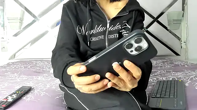 Snapshot of maybelline69 chatting on November 12, 8:19 pm maybelline69 online show from November 12, 8:19 pm