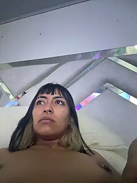 Snapshot of maybelline69 chatting on December 1, 5:23 am maybelline69 online show from December 1, 5:23 am