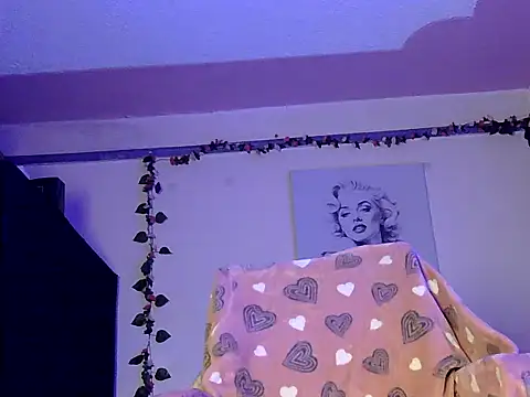 Snapshot of slybin_ chatting on May 5, 2:19 am slybin online show from May 5, 2:19 am
