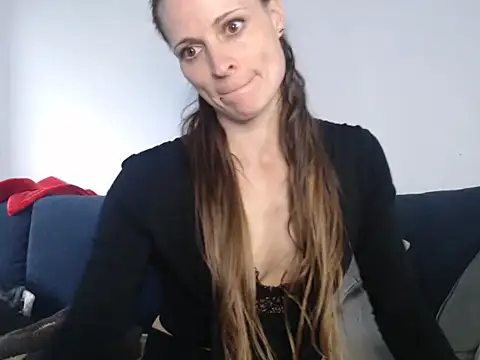 Snapshot of naikah714 chatting on February 18, 2:06 pm naikah714 online show from February 18, 2:06 pm