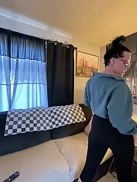 SidneyRaee online show from December 10, 7:43 pm