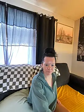 SidneyRaee online show from December 13, 8:15 pm