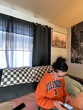 SidneyRaee online show from December 17, 3:39 pm