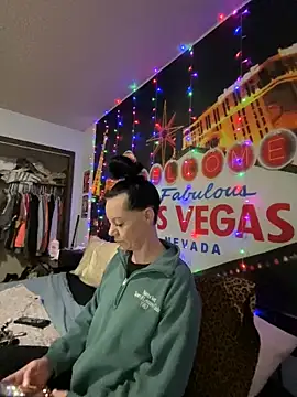 SidneyRaee online show from January 6, 7:45 pm