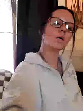 SidneyRaee online show from March 18, 5:42 pm