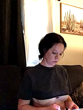 SidneyRaee online show from October 6, 4:59 pm